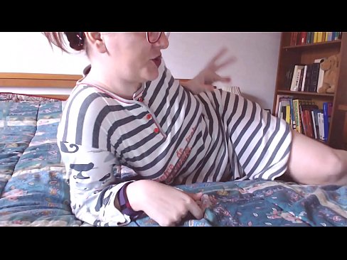 ❤️ Vezmi si to velké černé péro do pusy, malá otrokyně Porno u nás ❤